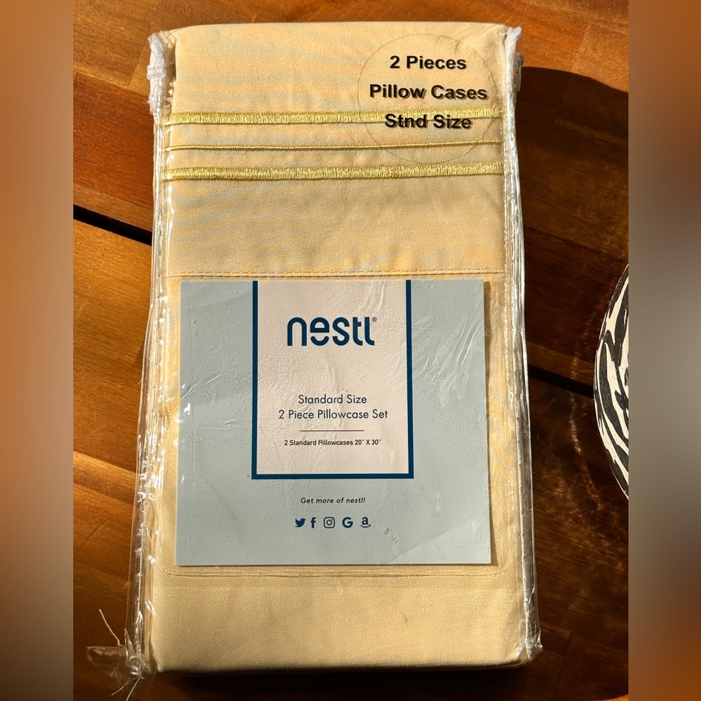 NWT Nesl Soft Pillow Case Set in Pale Yellow